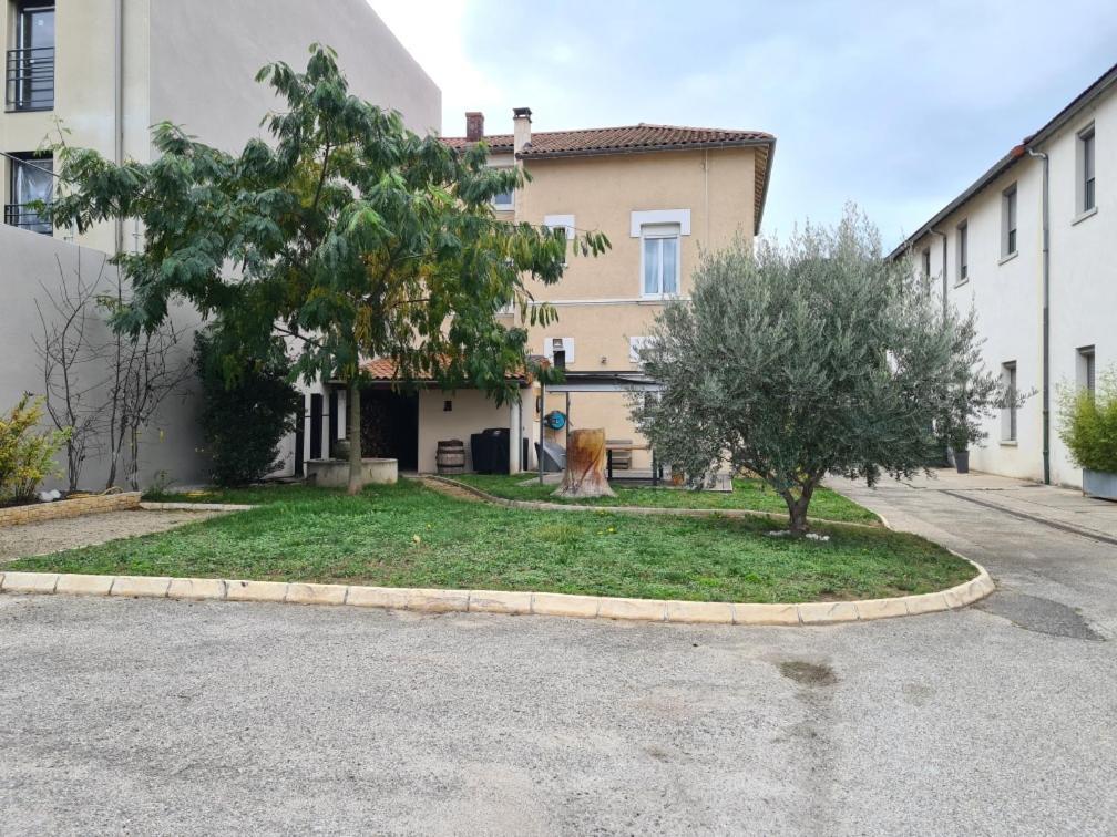 Self-Checkin Town House - Rooms To Rent In A Beautiful Modern Town House - Not A Hotel - Location De Chambres Avec Arrivee En Autonomie - Extra Fee For Sheets And Towels - Private Parking - Check Your Plateform Inbox And Follow Check-In Instructions Saint-Romain-en-Gal Exterior foto