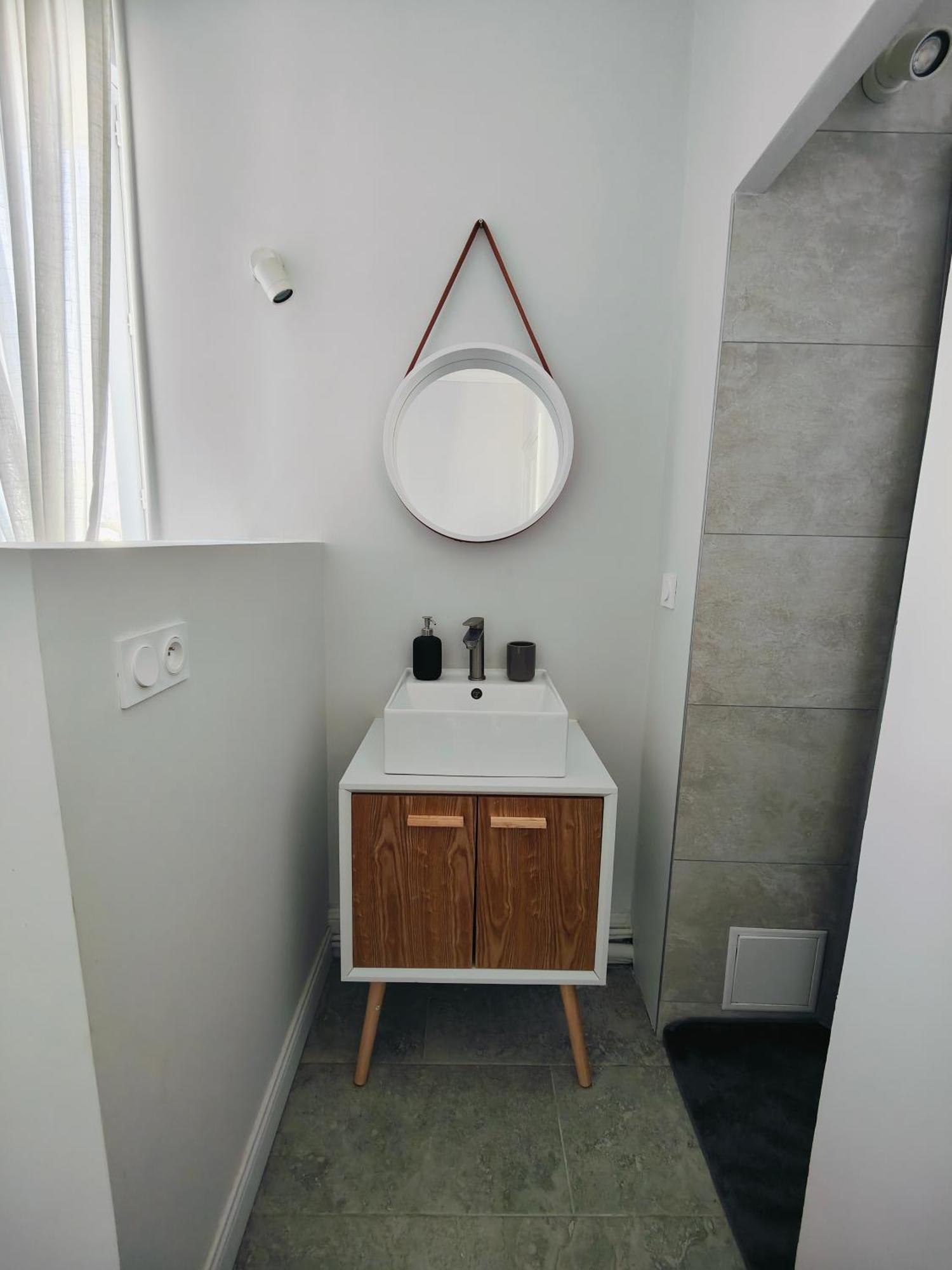 Self-Checkin Town House - Rooms To Rent In A Beautiful Modern Town House - Not A Hotel - Location De Chambres Avec Arrivee En Autonomie - Extra Fee For Sheets And Towels - Private Parking - Check Your Plateform Inbox And Follow Check-In Instructions Saint-Romain-en-Gal Exterior foto