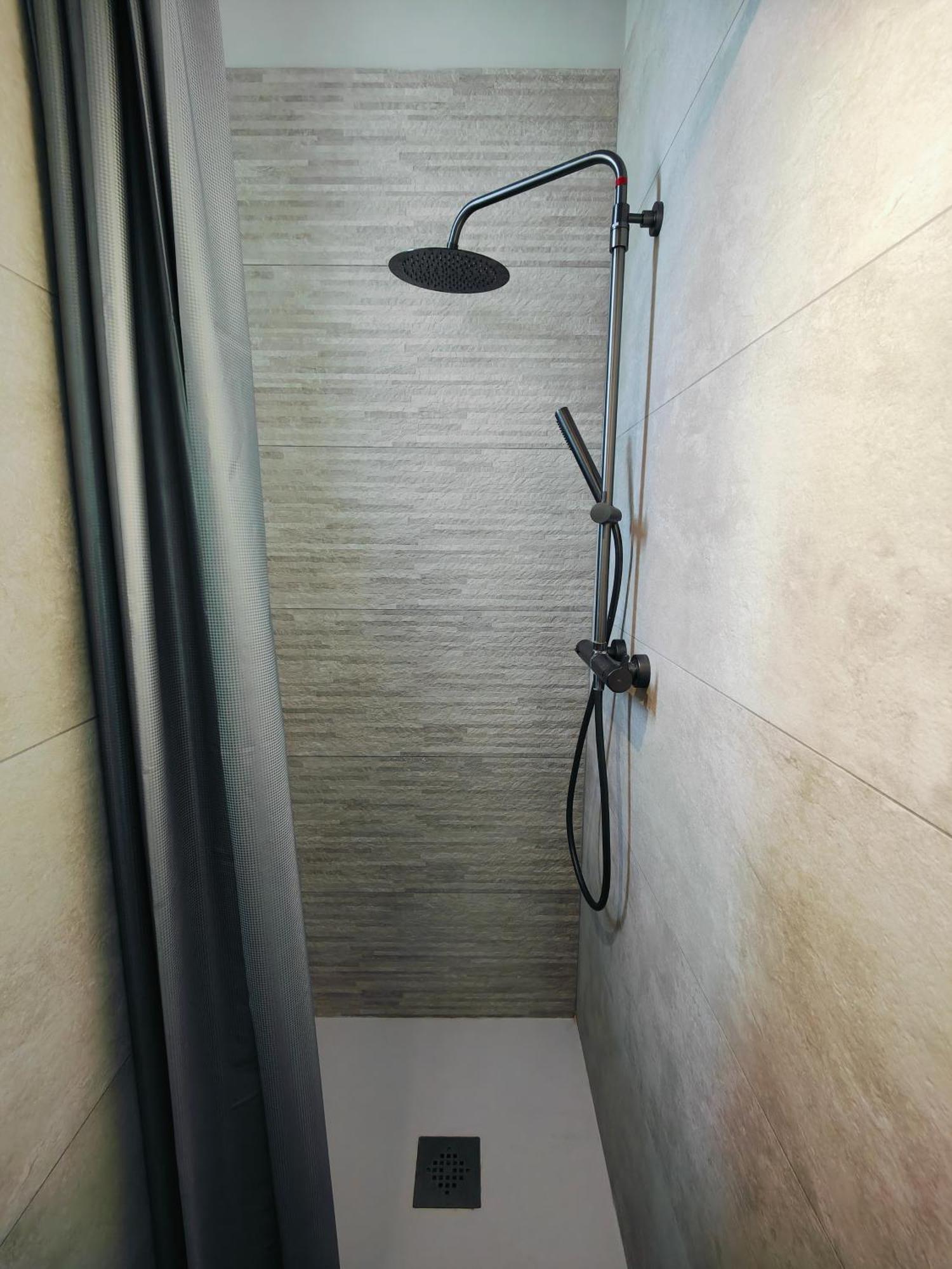 Self-Checkin Town House - Rooms To Rent In A Beautiful Modern Town House - Not A Hotel - Location De Chambres Avec Arrivee En Autonomie - Extra Fee For Sheets And Towels - Private Parking - Check Your Plateform Inbox And Follow Check-In Instructions Saint-Romain-en-Gal Exterior foto