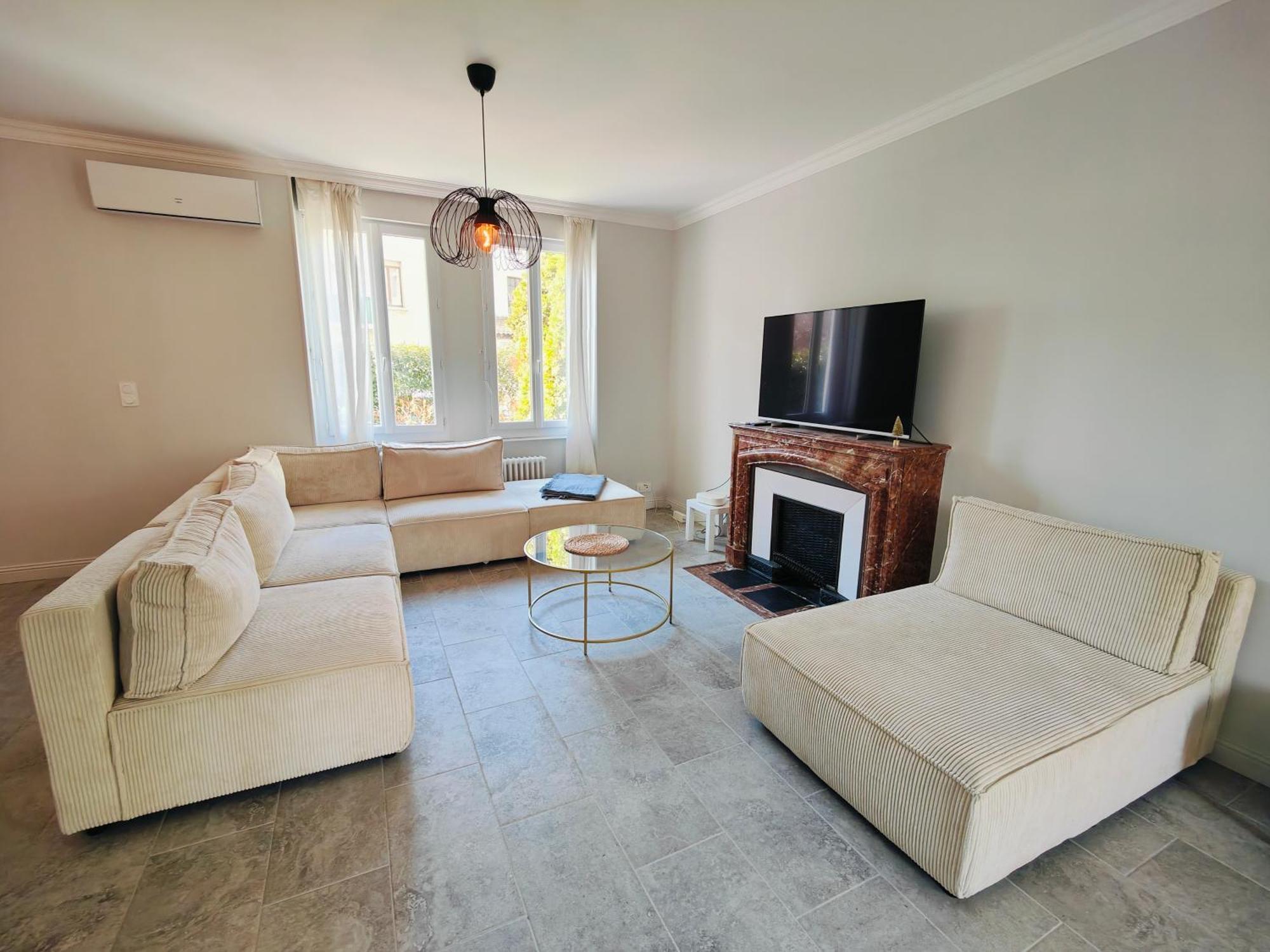 Self-Checkin Town House - Rooms To Rent In A Beautiful Modern Town House - Not A Hotel - Location De Chambres Avec Arrivee En Autonomie - Extra Fee For Sheets And Towels - Private Parking - Check Your Plateform Inbox And Follow Check-In Instructions Saint-Romain-en-Gal Exterior foto